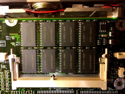 Powerbook 2400 take apart. It has a green light when I power it on. After putting it back together the issue persists.