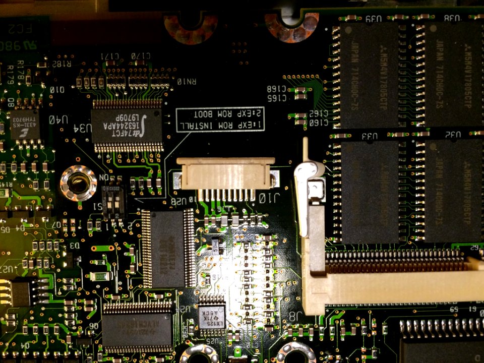 Powerbook 2400 take apart. It has a green light when I power it on. After putting it back together the issue persists.