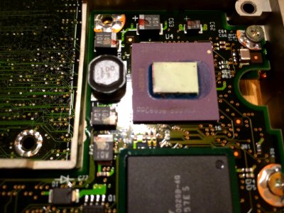 Powerbook 2400 take apart. It has a green light when I power it on. After putting it back together the issue persists.