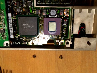Powerbook 2400 take apart. It has a green light when I power it on. After putting it back together the issue persists.