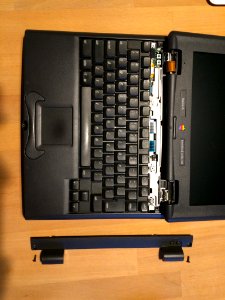 Powerbook 2400 take apart. It has a green light when I power it on. After putting it back together the issue persists. photo