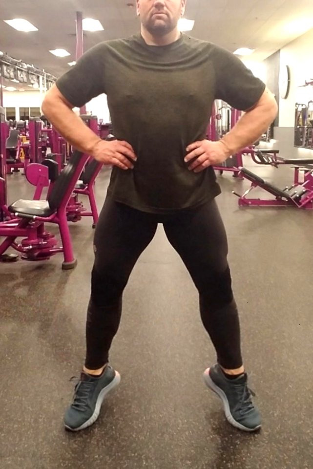Skins a400 at the gym #spandex #lycra #elastane #runningtights #CompressionTights #compressionshirt  #meggings #spandexguy #meninlycra #spandexmen #menintights #menleggings #meninspandex #compressionguy #realmenweartights