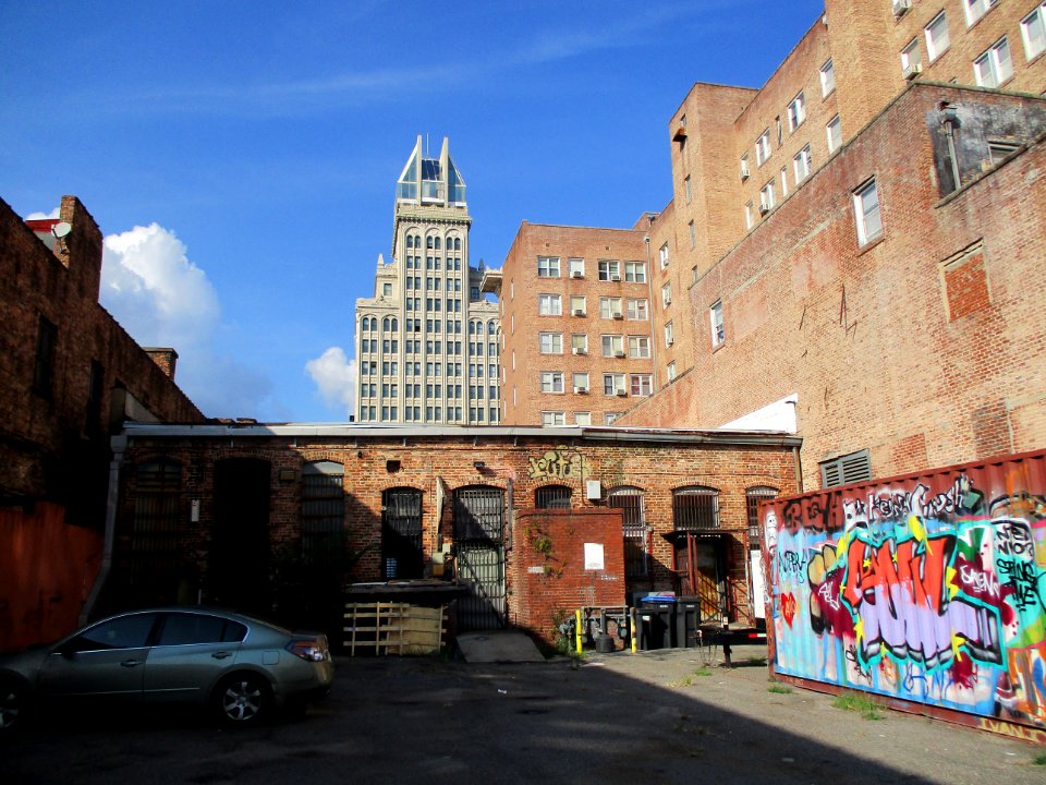 gritty street  art alley way in augusta,ga