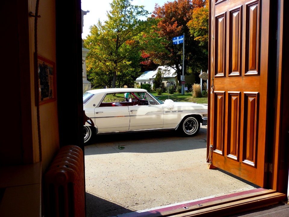 buick 1963 wildcat, view from inside church st-jean ile-d'orléans,p.q. 2012