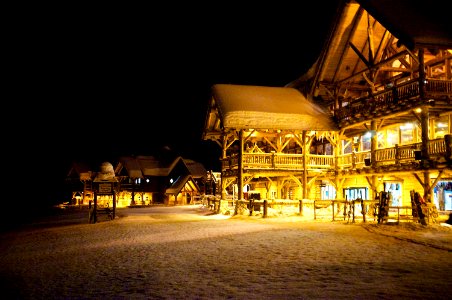 Lake Louise - Lodge after dark