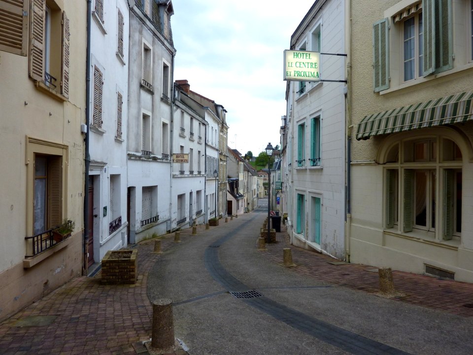 La Rue du Capitaine Migat, avant la Rue Jardin