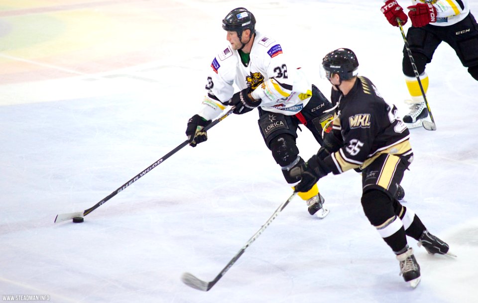 Ice Hockey - Bracknell Bees Vs Milton Keynes Lightning