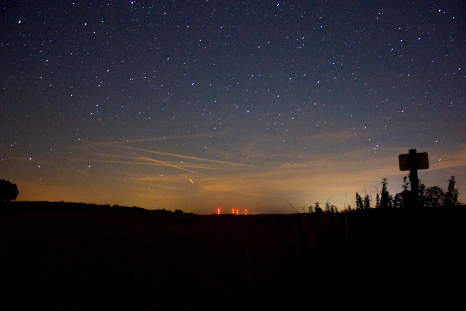 Windanlagen im Sternenhimmel