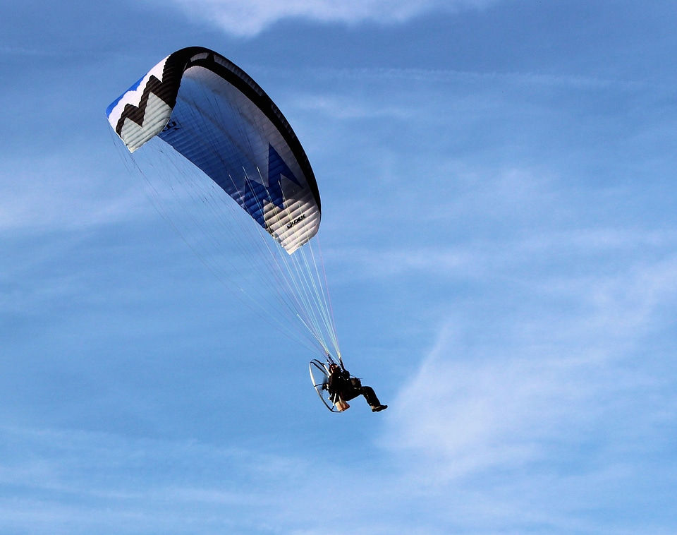 Air balloon festival parasailing motorized