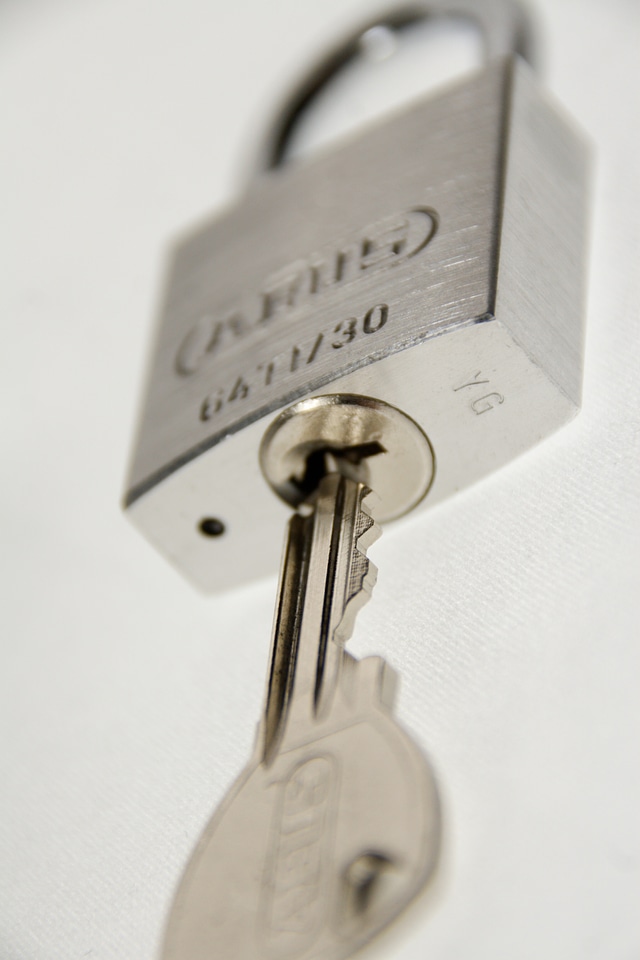 Padlock closed close