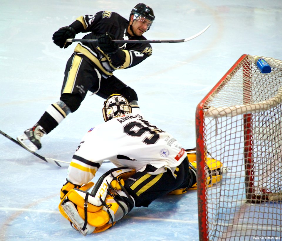 Ice Hockey - Bracknell Bees Vs Milton Keynes Lightning