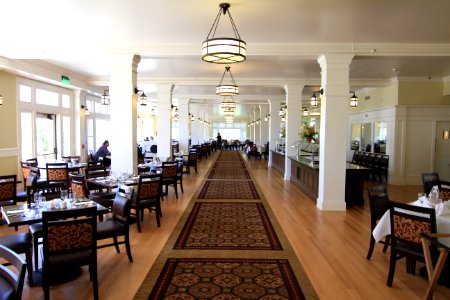 Lake Hotel, dining room