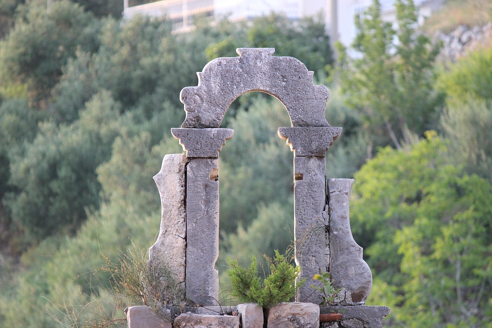 Monument gateway eternity
