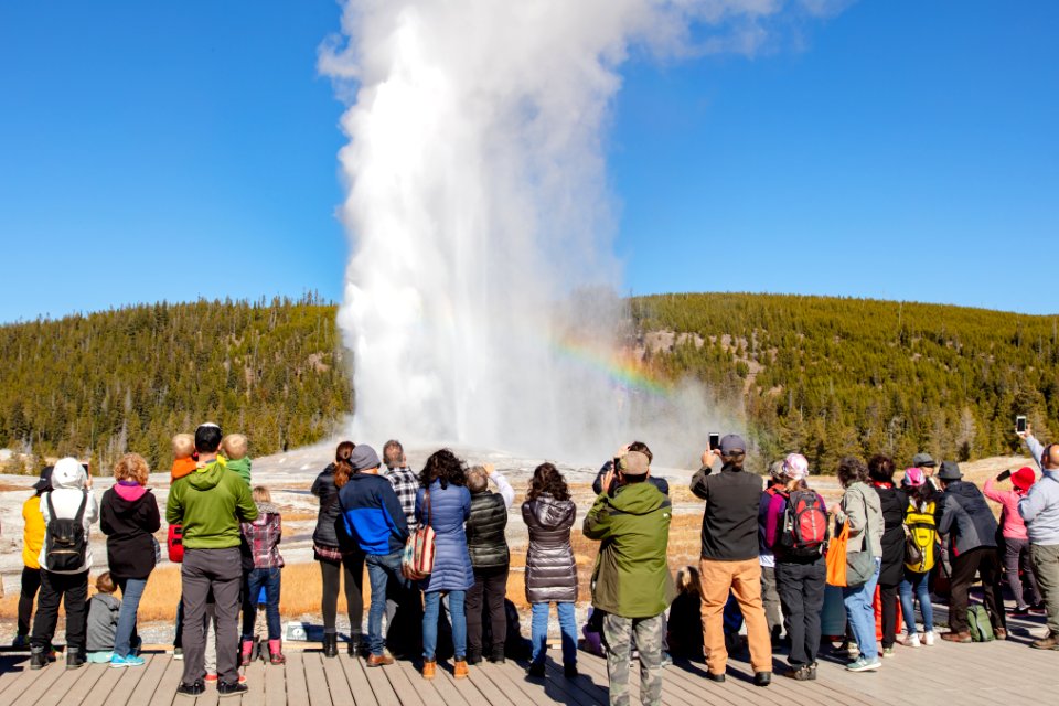 Old Faithful afternoon fall eruption