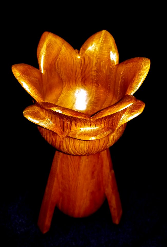 2018 1 Ralph Watts Hosta Vase Oak
