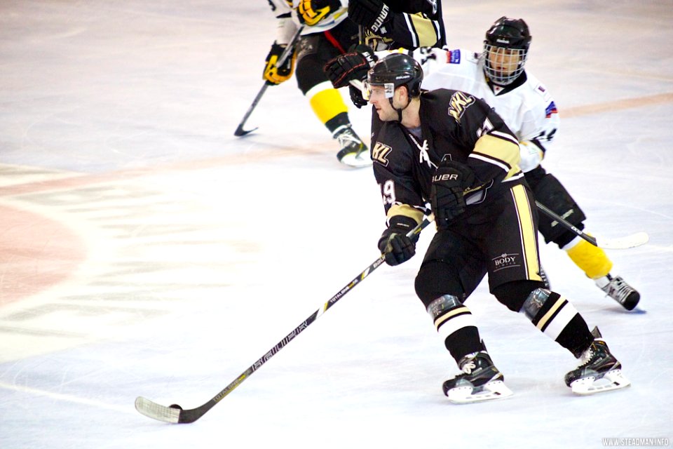 Ice Hockey - Bracknell Bees Vs Milton Keynes Lightning