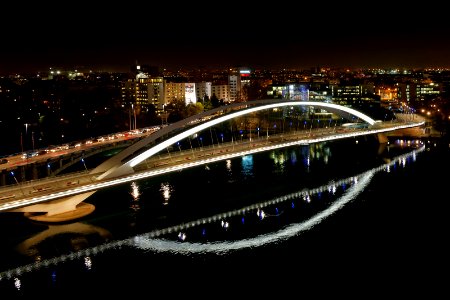 Arches high-tech :  bravo l' arch... itecte !
