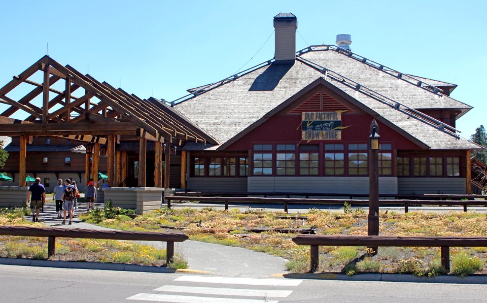 Old Faithful Snow Lodge