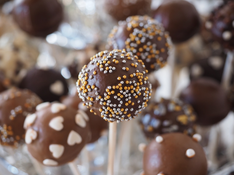 Sweet back-trend cake stalk on