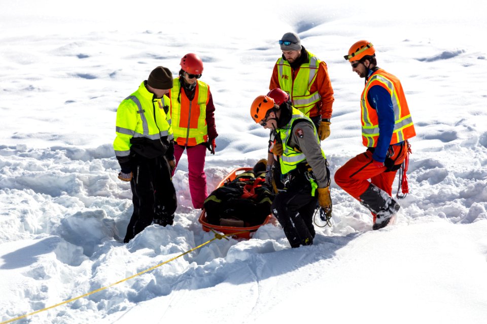 Search and rescue training: roadway rescue with oversnow vehicles (8)
