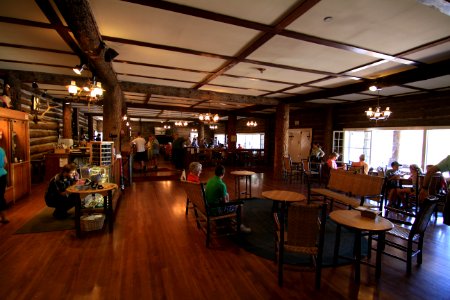 Roosevelt Lodge, lobby