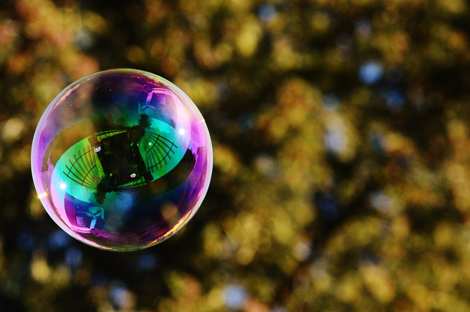 Soapy water make soap bubbles float