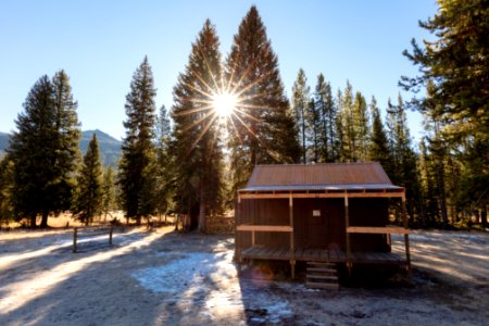 Fall morning at Elk Tongue Patrol Cabin (2)