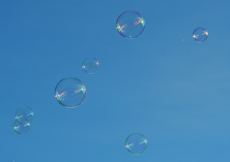 Soapy water make soap bubbles float