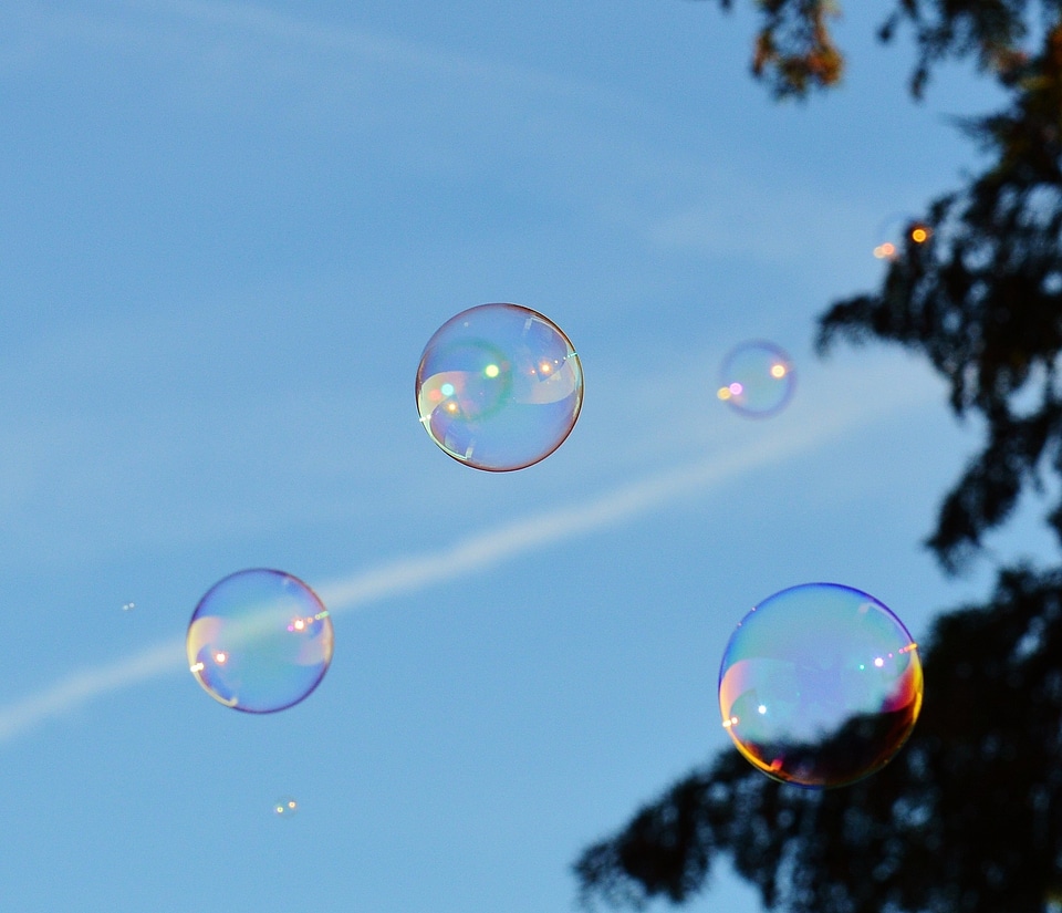 Soapy water make soap bubbles float