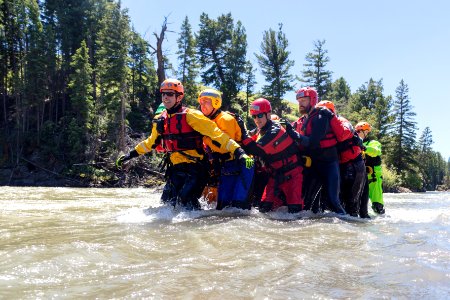 Swiftwater rescue training - rescuing a stranded swimmer using a wedge (3)