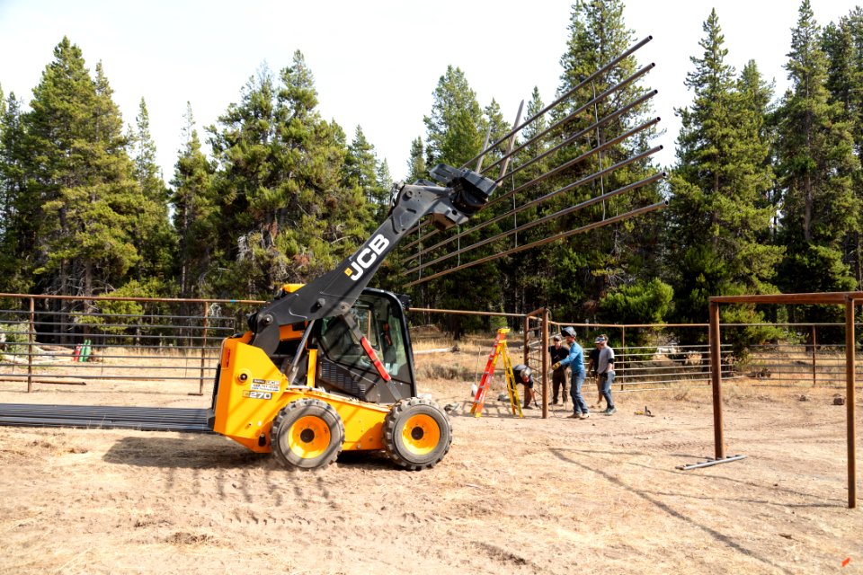 Canyon Corral volunteer project: staging rail fencing