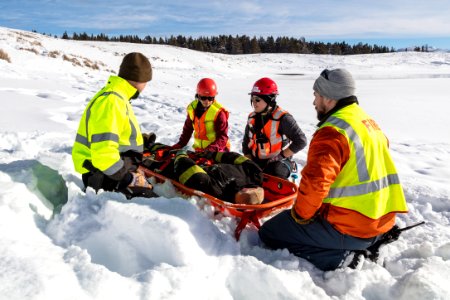 Search and rescue training: roadway rescue with oversnow vehicles (3) photo