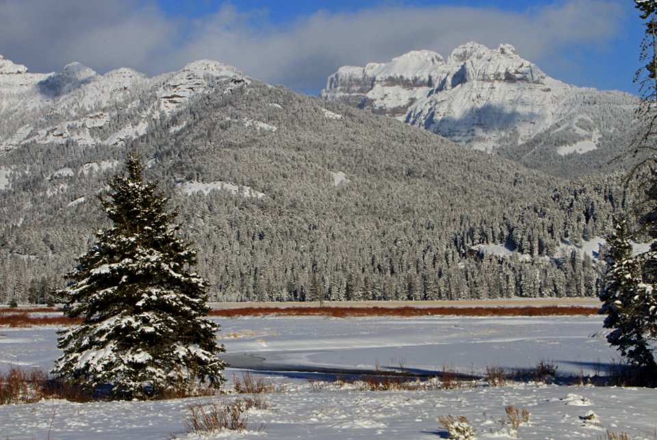 Round Prairie and Amphitheater Mountain