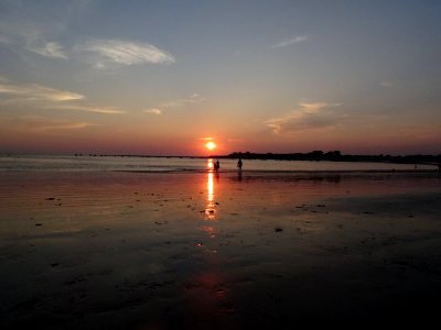 Soleil couchant sur la plage