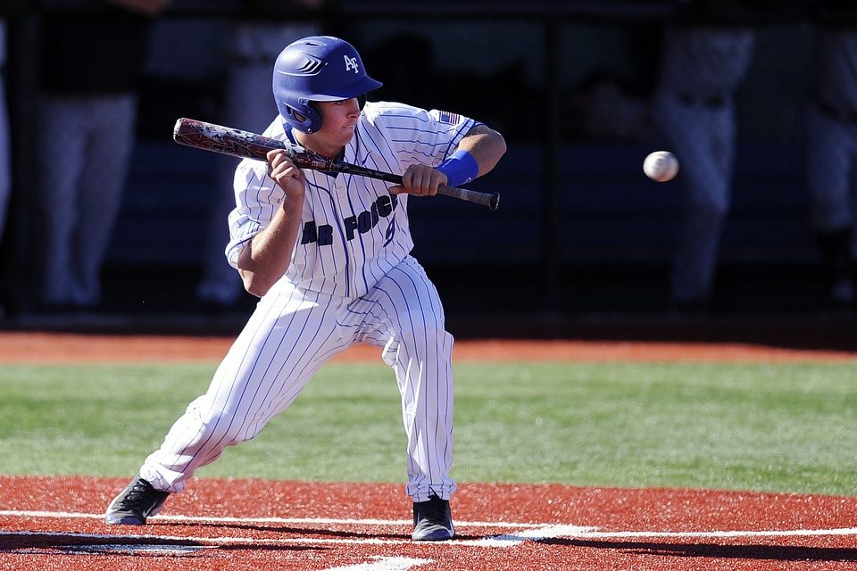 Bunting sacrifice bunt