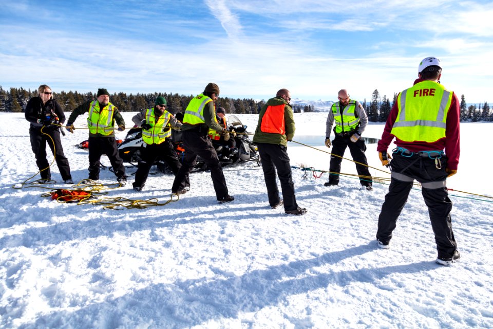 Search and rescue training: roadway rescue with oversnow vehicles (10)