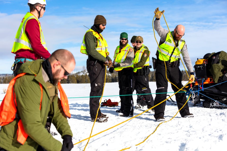 Search and rescue training: roadway rescue with oversnow vehicles (7)