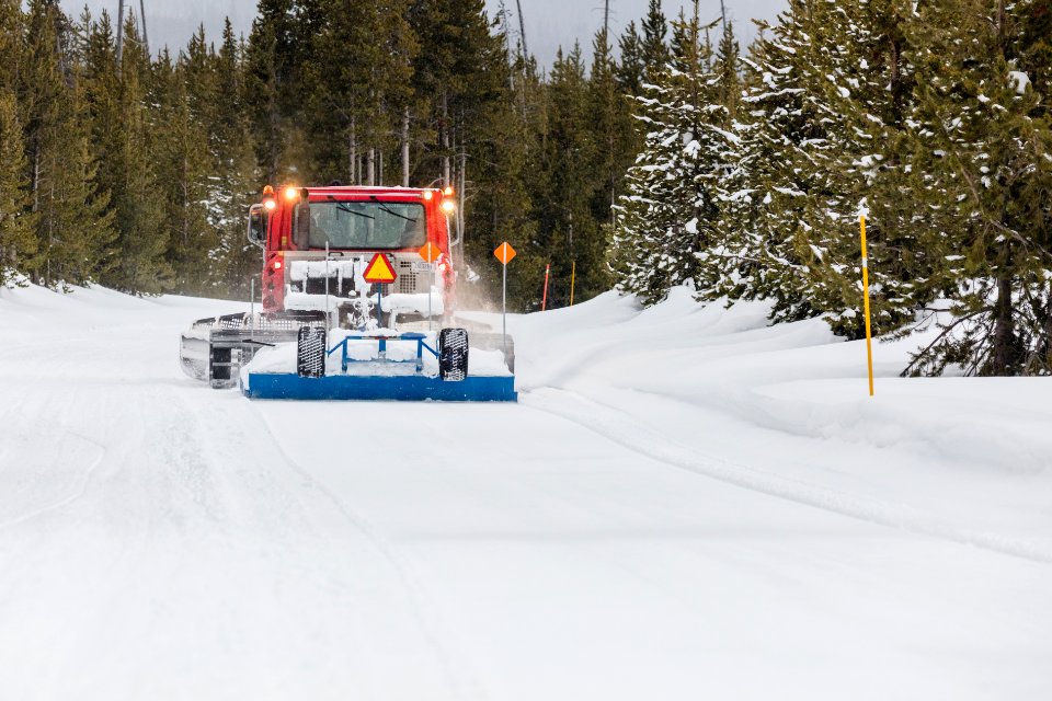 Groomer headed Southbound to Flagg Ranch (2)