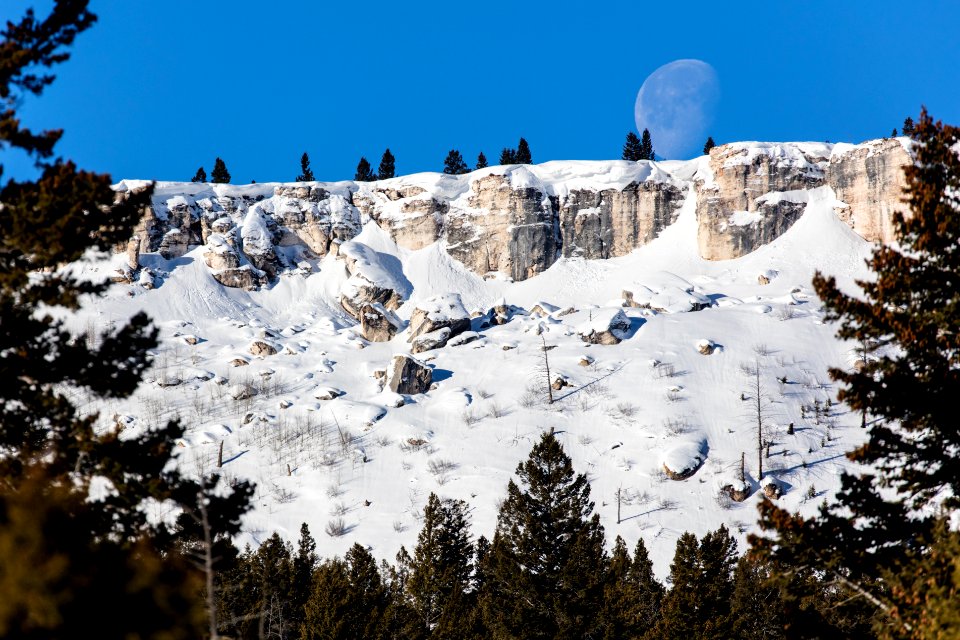 Moon setting over Terrace Mountain