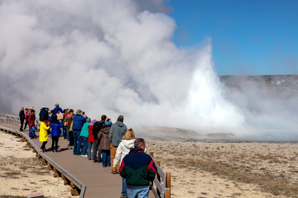 Watching Fountain Geyser Erupt from the boardwalk