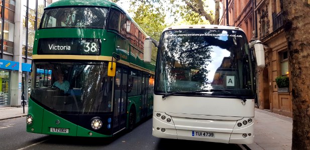 Arriva London meets Arriva Kent LTZ1002 and TUI4739