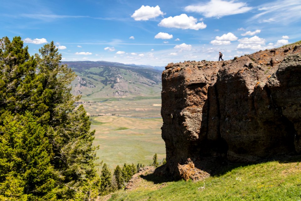 Hiker on Specimen Ridge (3)