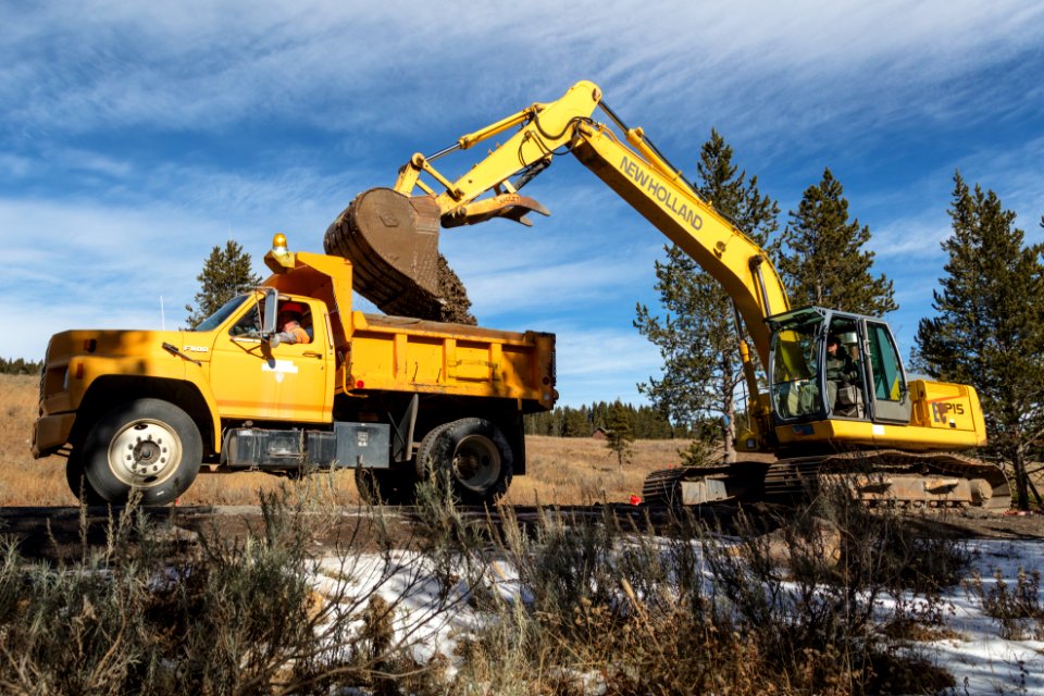 Maintenance crews work to repair a pipeline leak near Canyon Village (4)