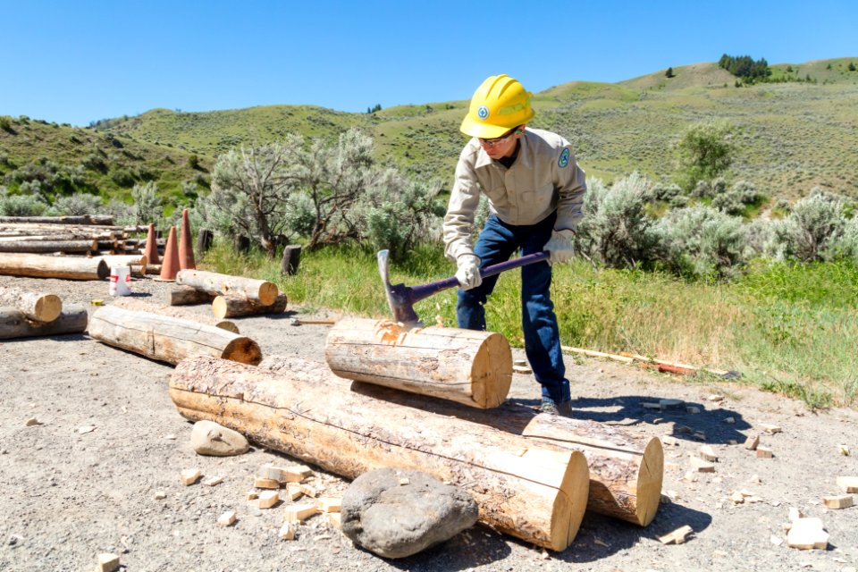 2018 YCC crews building bumper logs at Boiling River parking lot (4)