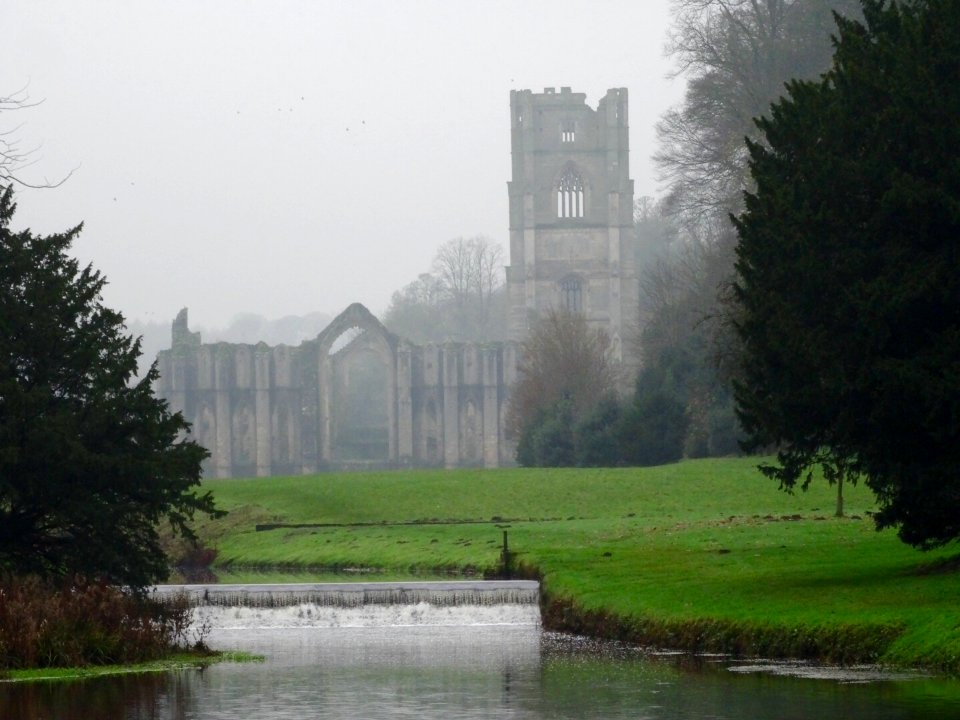 FOUNTAINS ABBEY YORKSHIRE
