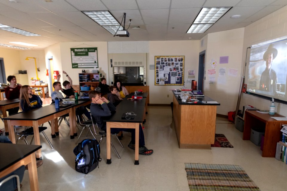 Students video chat with a Yellowstone park ranger (4)