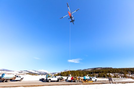 Kaman K-Max helicopter hauling tools for the Golden Gate to Norris road project (4)