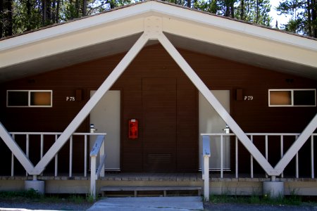 Canyon Lodge, front of cabin
