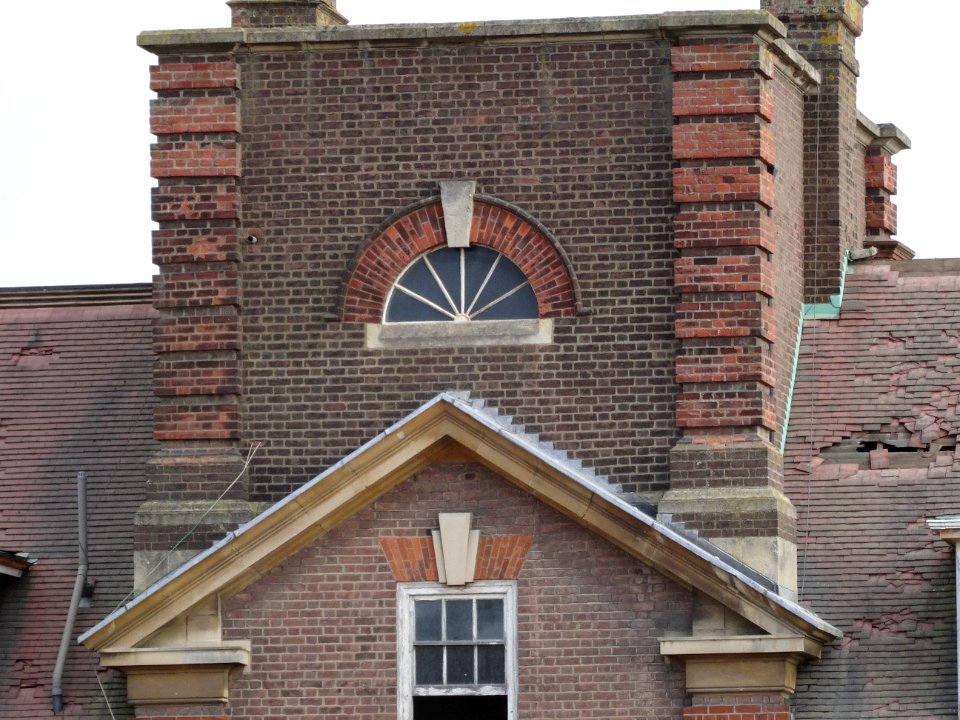 DEMOLITION OF MAIDSTONE HOSPITAL NURSES HOME. THE BUILDING DATES FROM 1920