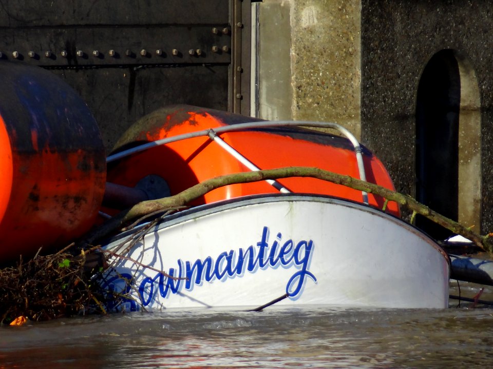 BOAT BROKEN UP UNDER ALLINGTON SLUICE GATE